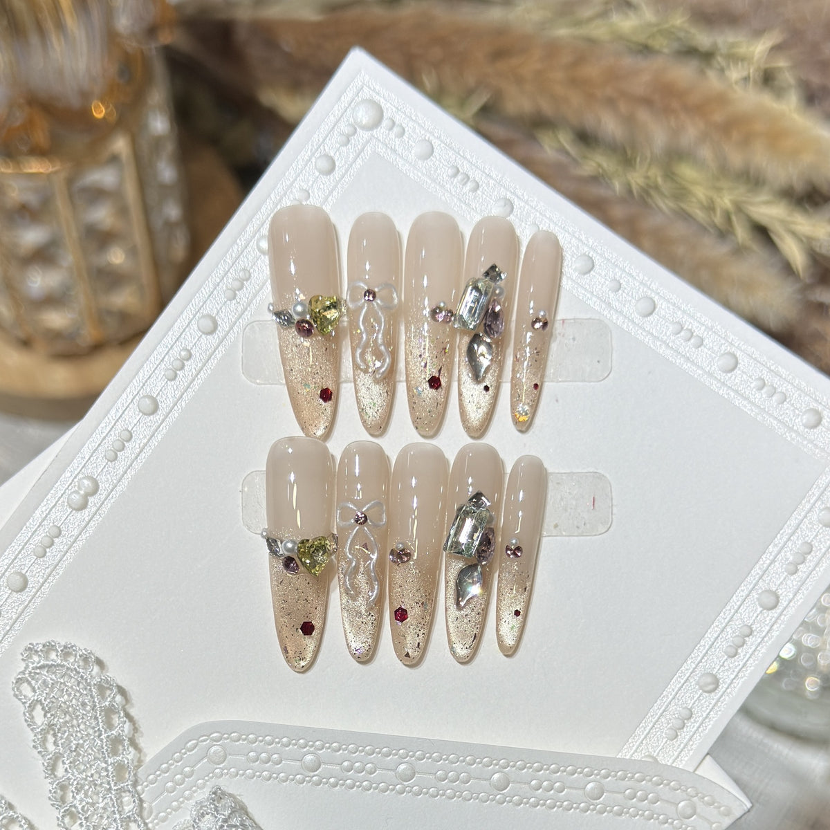 Dekoratives Stiletto-Nagelkunst-Set mit Edelstein-Akzenten Brehn