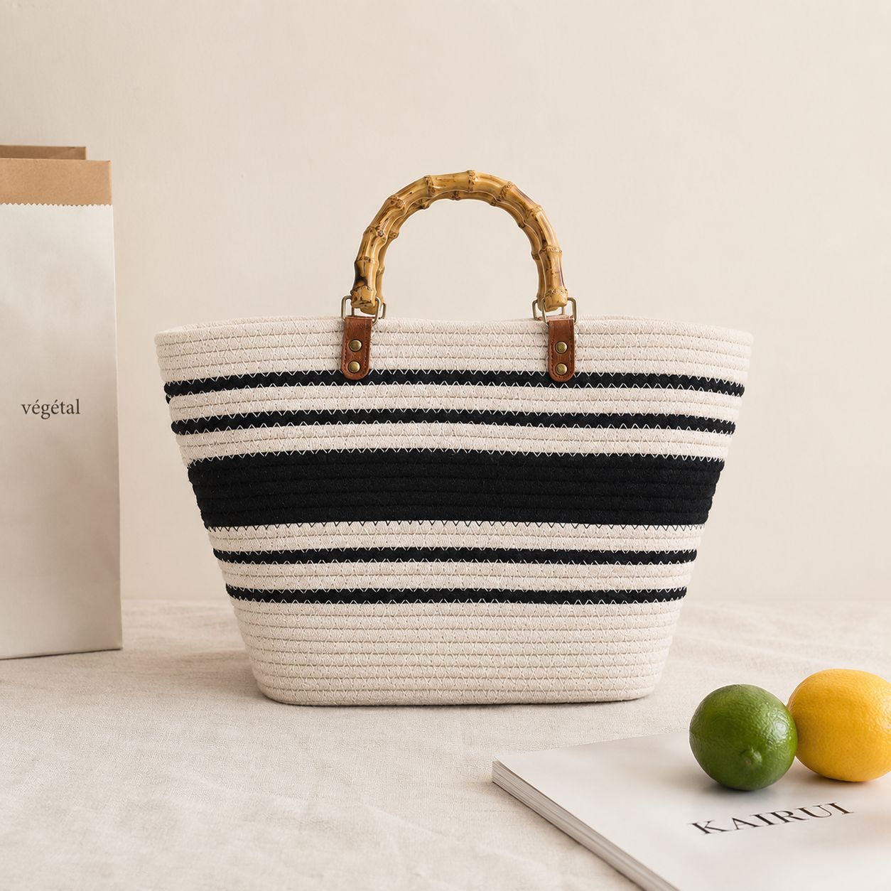 Strandtasche mit Bambusgriffen und Gestreiftem Design Brehn