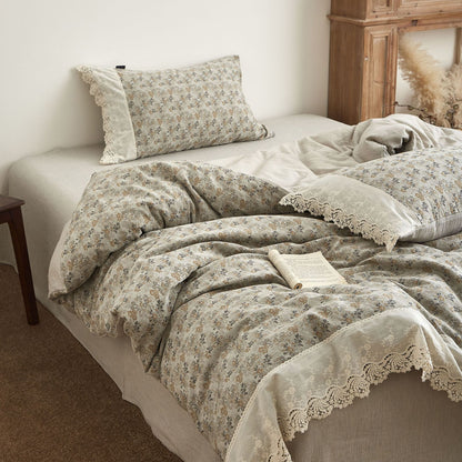 Bettbezug-Garnitur im Vintage‑Floral‑Design aus Baumwoll‑Leinen mit Spitzenbesatz