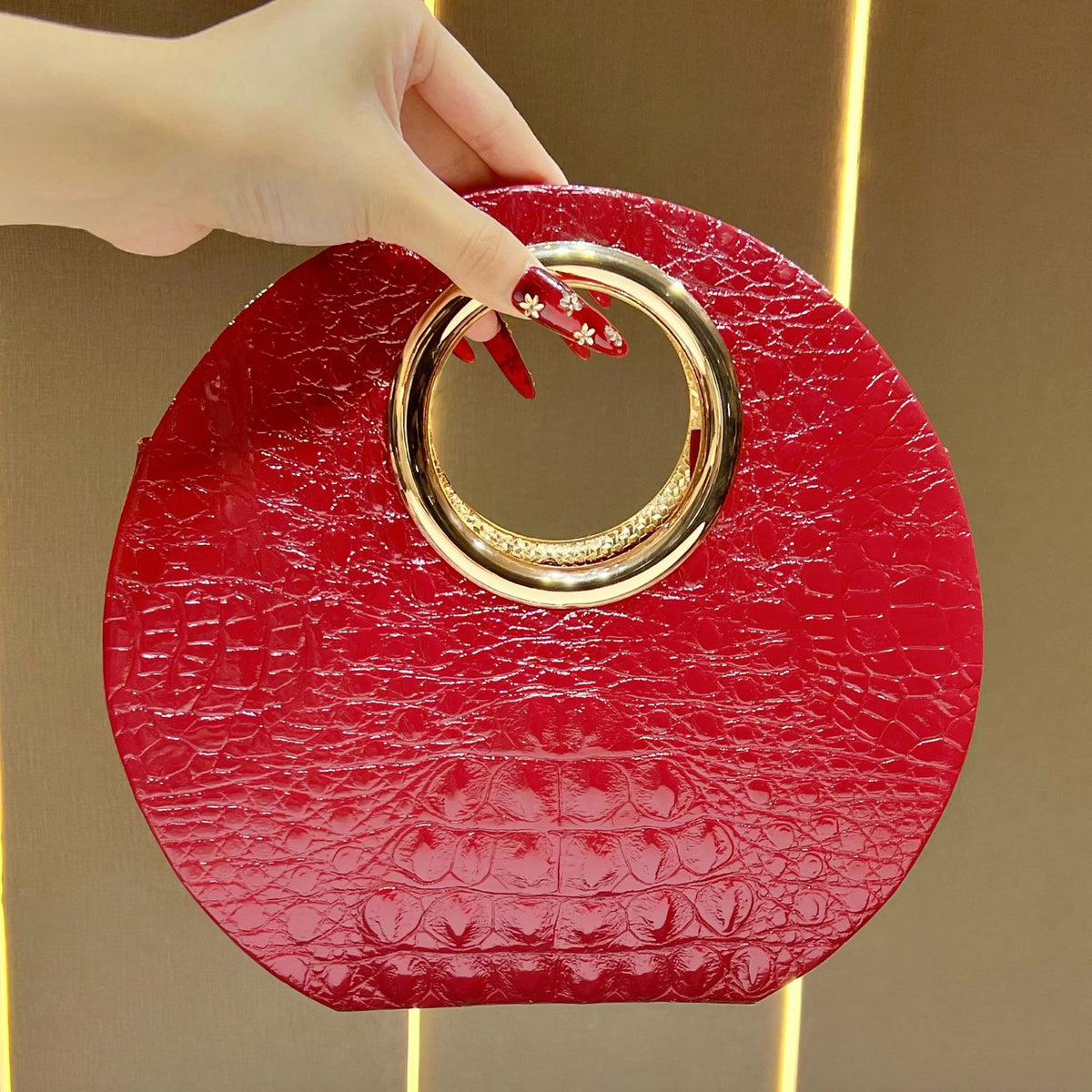 Rundering-Handtasche