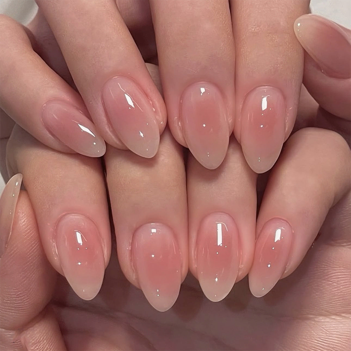 Glänzende Ombre Mandel-förmige Nagelspitzen Brehn