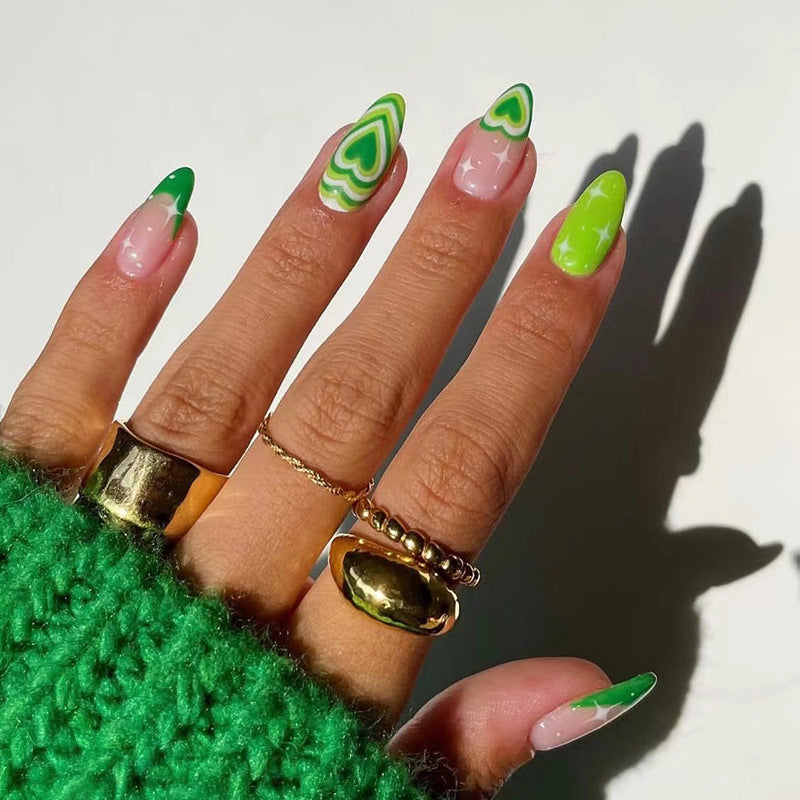 Trendige Nagelkunst im modernen Einhorn-Design Brehn