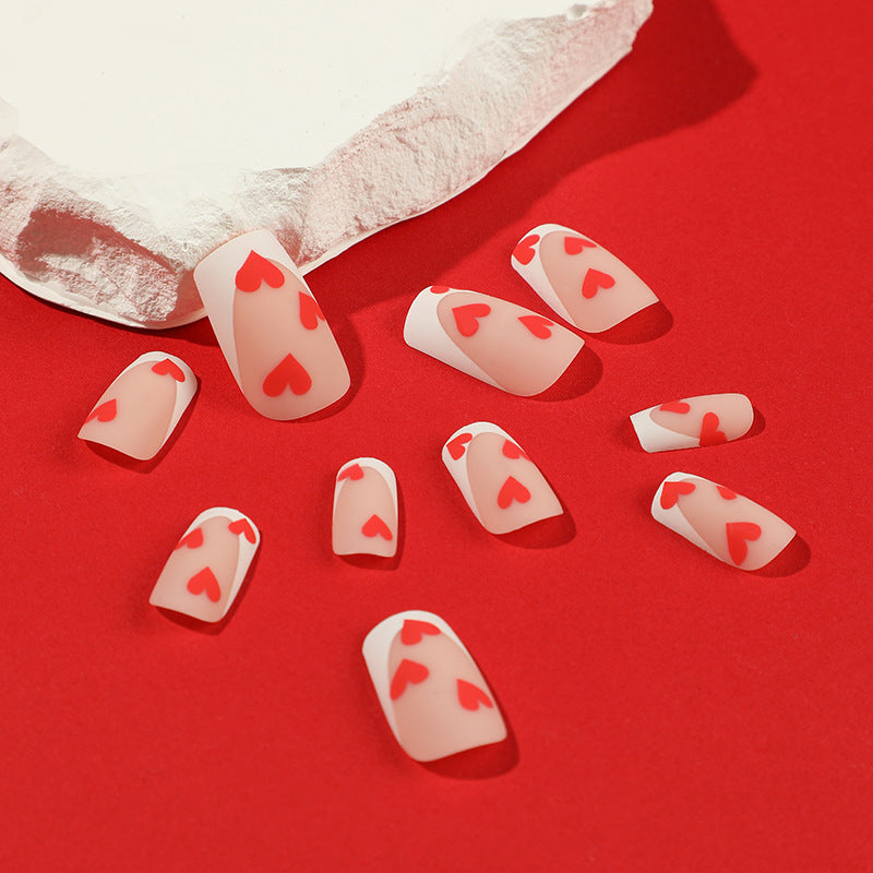 Kunstvolle Nagelkunst mit Herzdesign Brehn