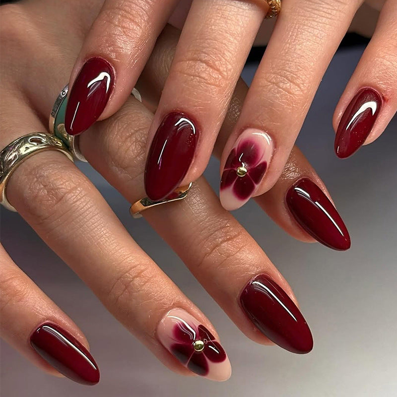Kunstnagelset mit modernen Blütenakzenten Brehn