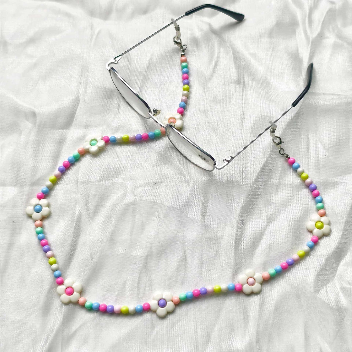 Verspielte Brillenhalterkette mit Blumenmotiven Brehn