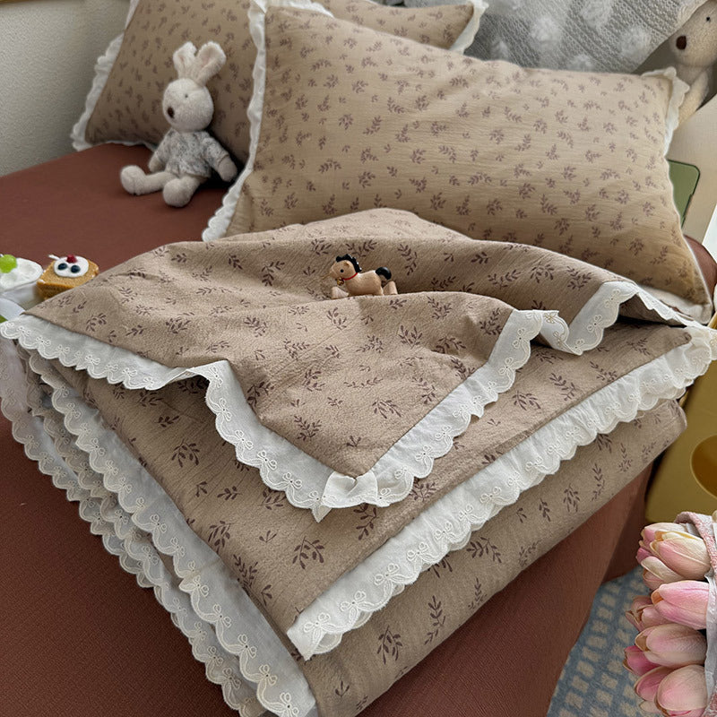 Damen Kuschelige Tagesdecke mit verspieltem Blumenmuster Brehn