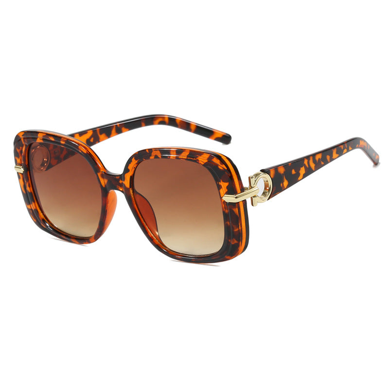 Damen quadratische Sonnenbrille mit luxuriösem Metallakzent Brehn