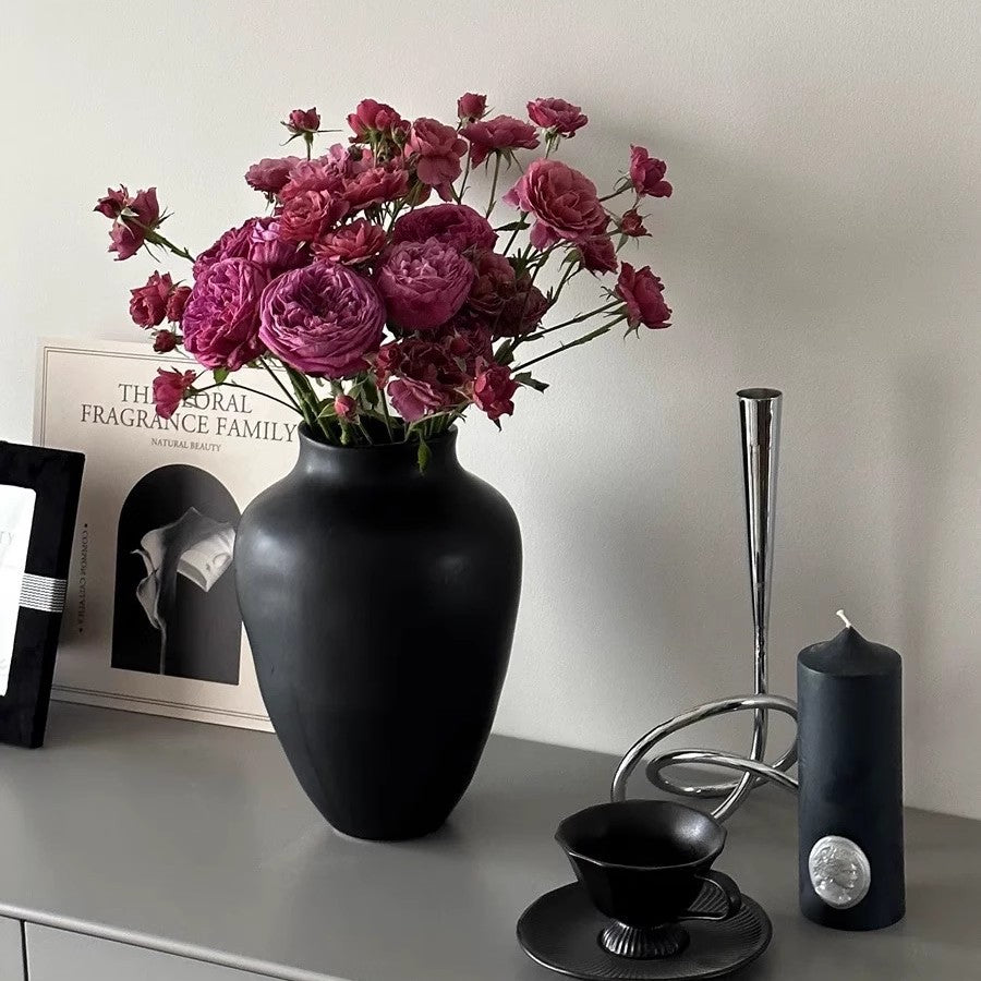 Elegante gewölbte Keramikvase