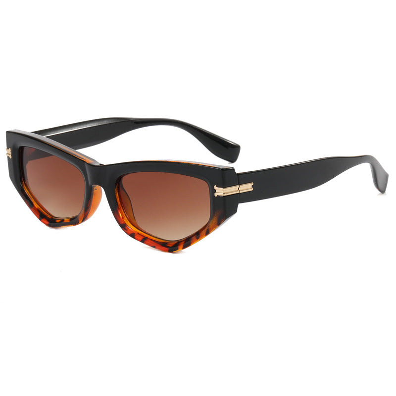Damen trendige Cat-Eye-Sonnenbrille mit lackiertem Rahmen und akzentuierten Metall-Details Brehn