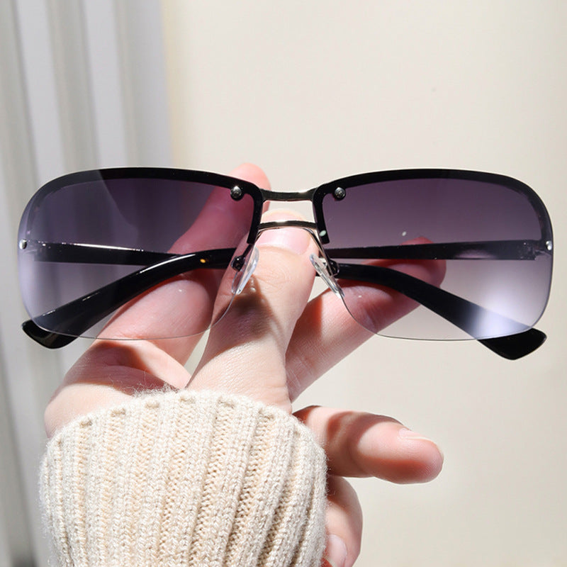 Damen Sonnenbrille mit großen, eleganten Gläsern und einem modernen Metallrahmen Brehn