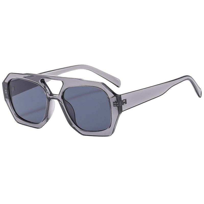 Damen Modische Sonnenbrille im zeitgenössischen Design Brehn
