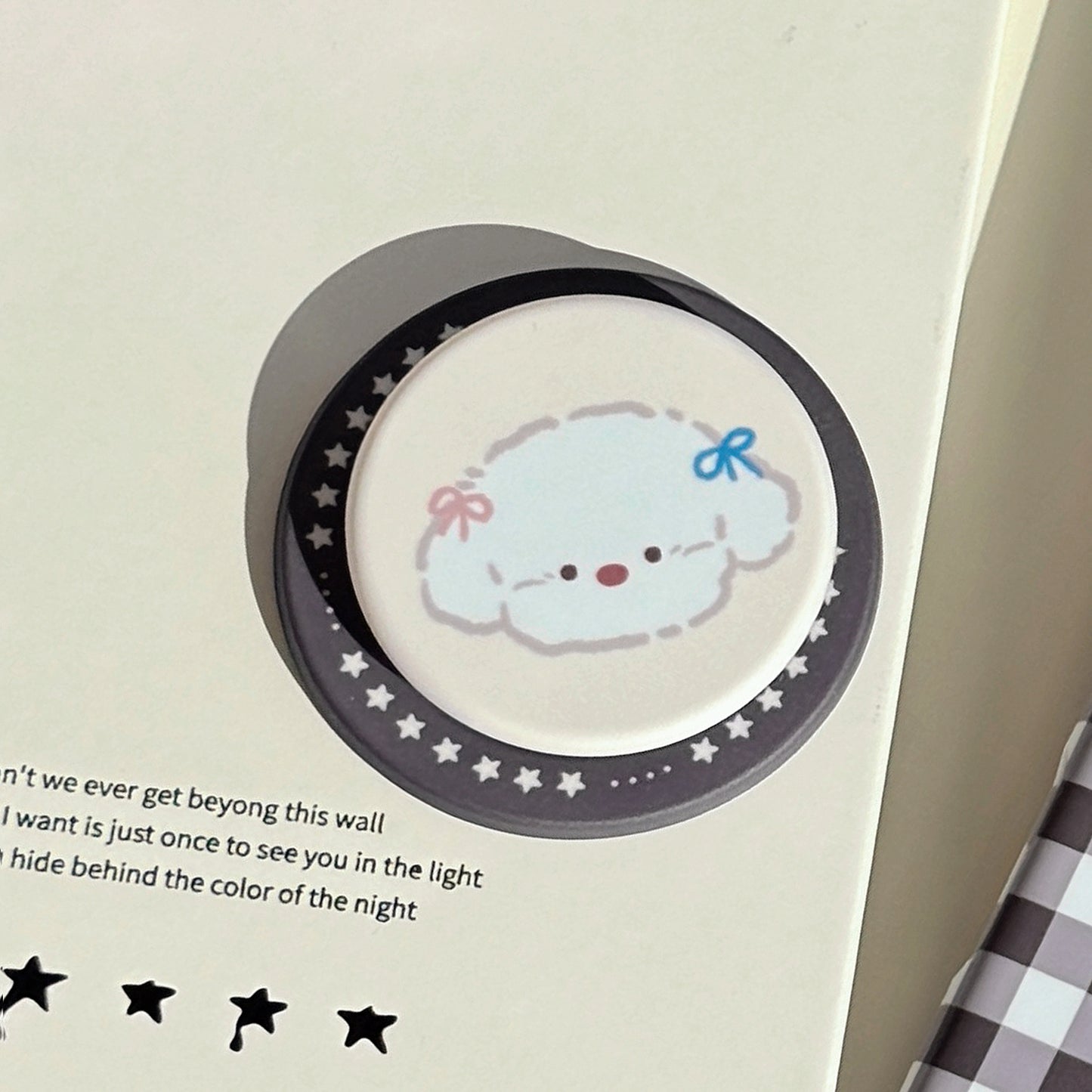 Dekorativer Smartphone Fingerhalter im Hundedesign Brehn
