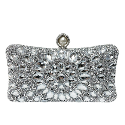 Aufwendig besetzte Abend-Clutch