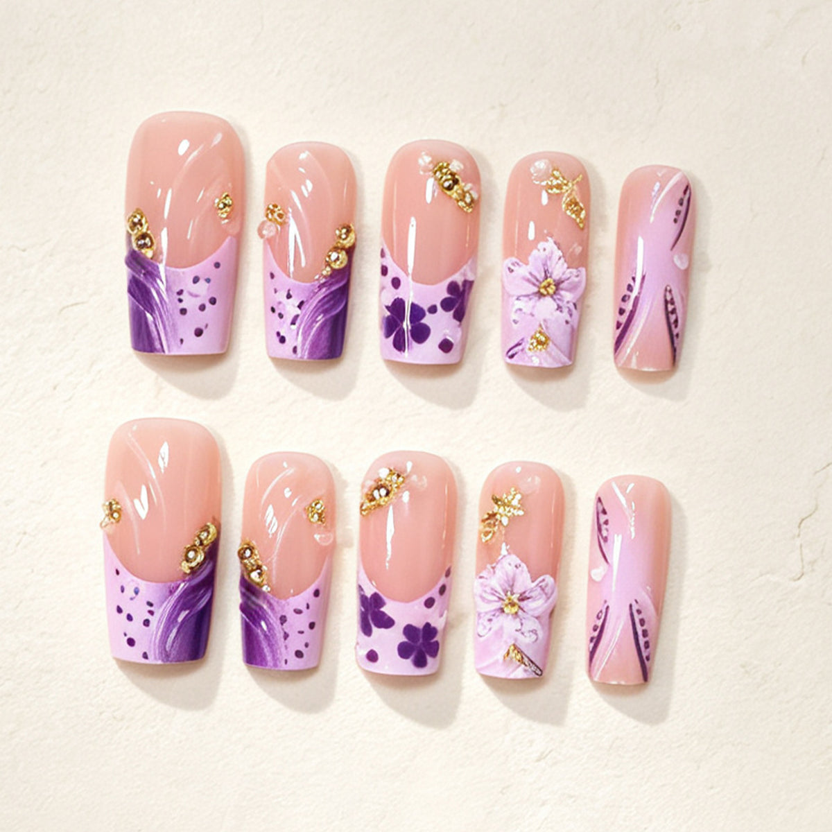 Künstlerisches Floral Press-On Nageldesign Brehn