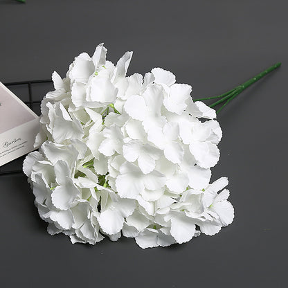 Künstliches Blumenarrangement für die Innenausstellung