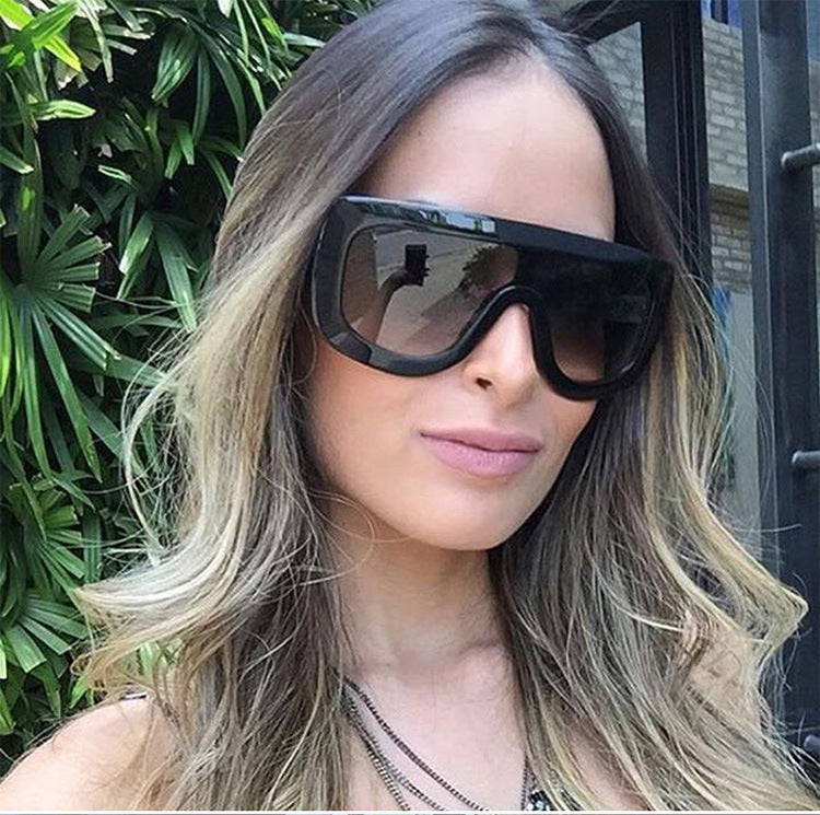 Damen Sportliche oversized Sonnenbrille mit futuristischem Design Brehn