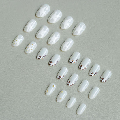 Künstlerisches Leopardenmuster und Stern Nageldesign Set