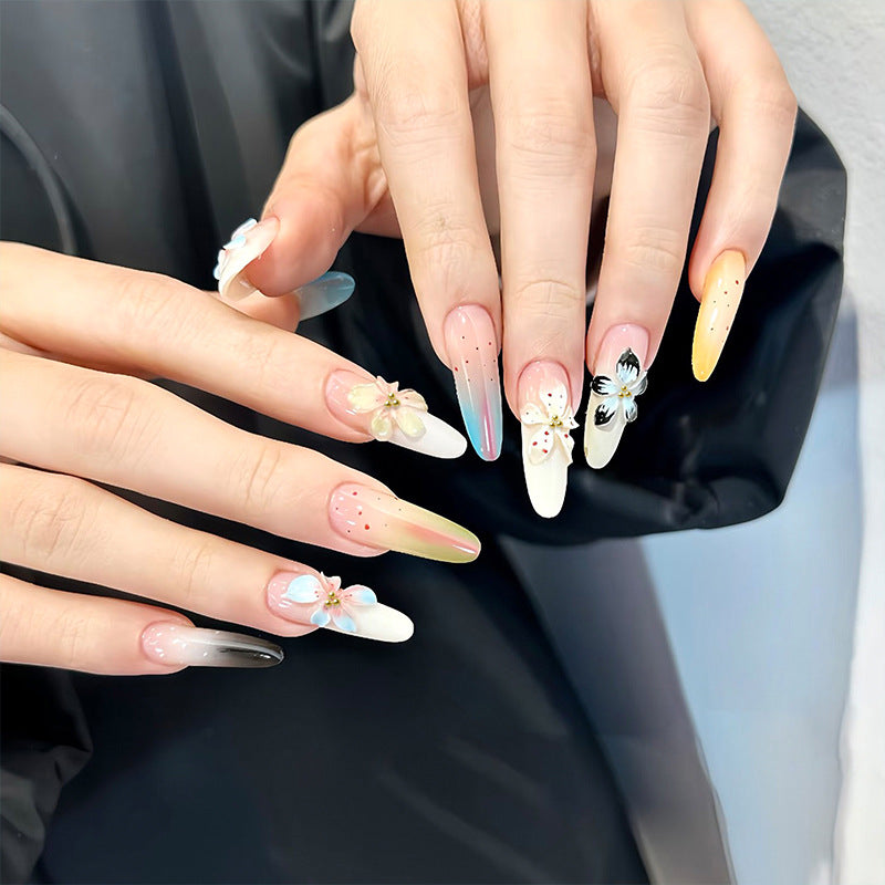 Kunstnagelset mit buntem Blumendesign und luxuriösen 3D-Verzierungen Brehn