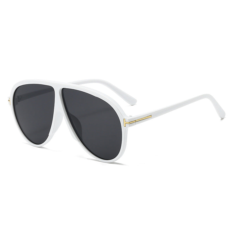 Damen große Sonnenbrille mit modernem Design und schützenden Gläsern Brehn