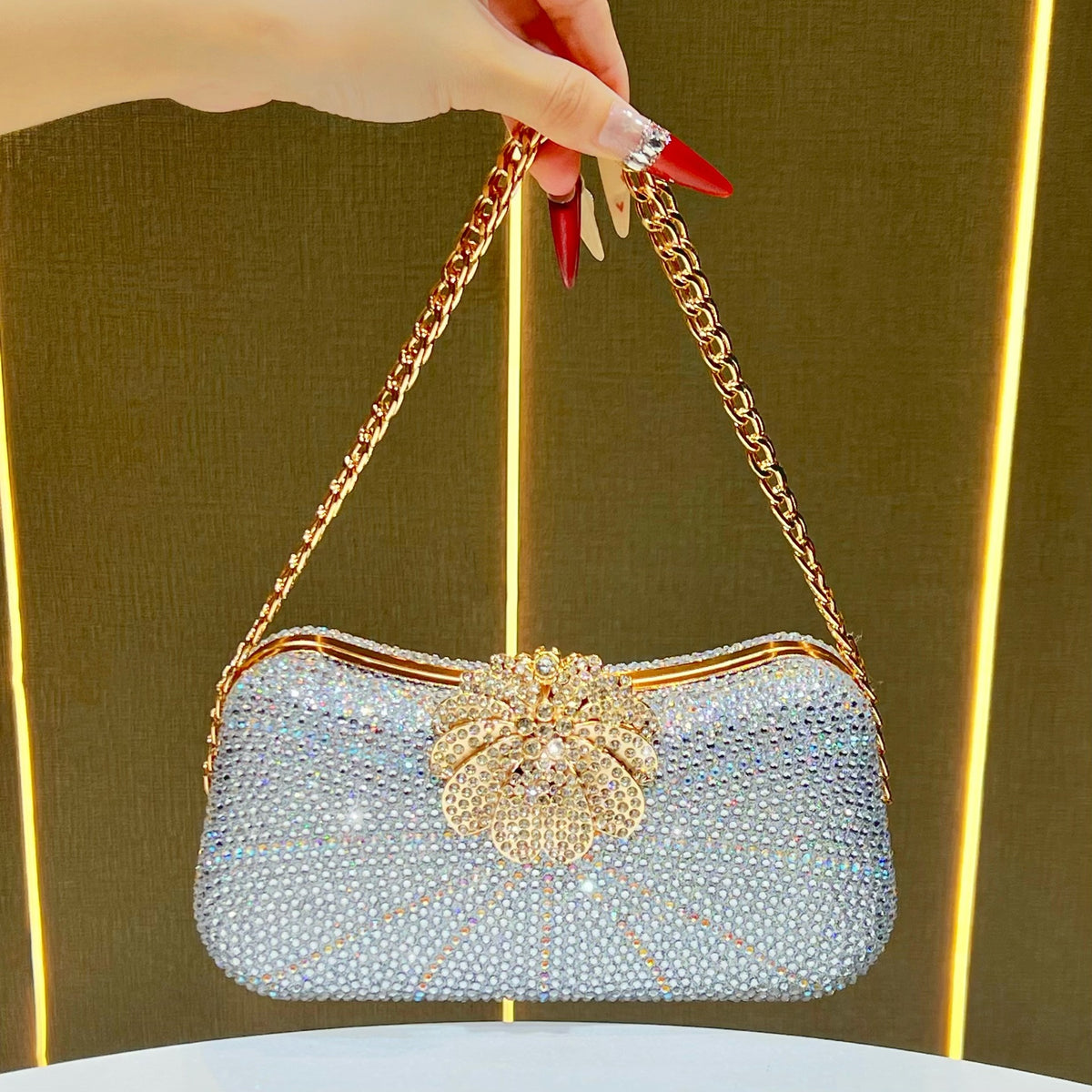Rhinestone-besetzte Abendtasche