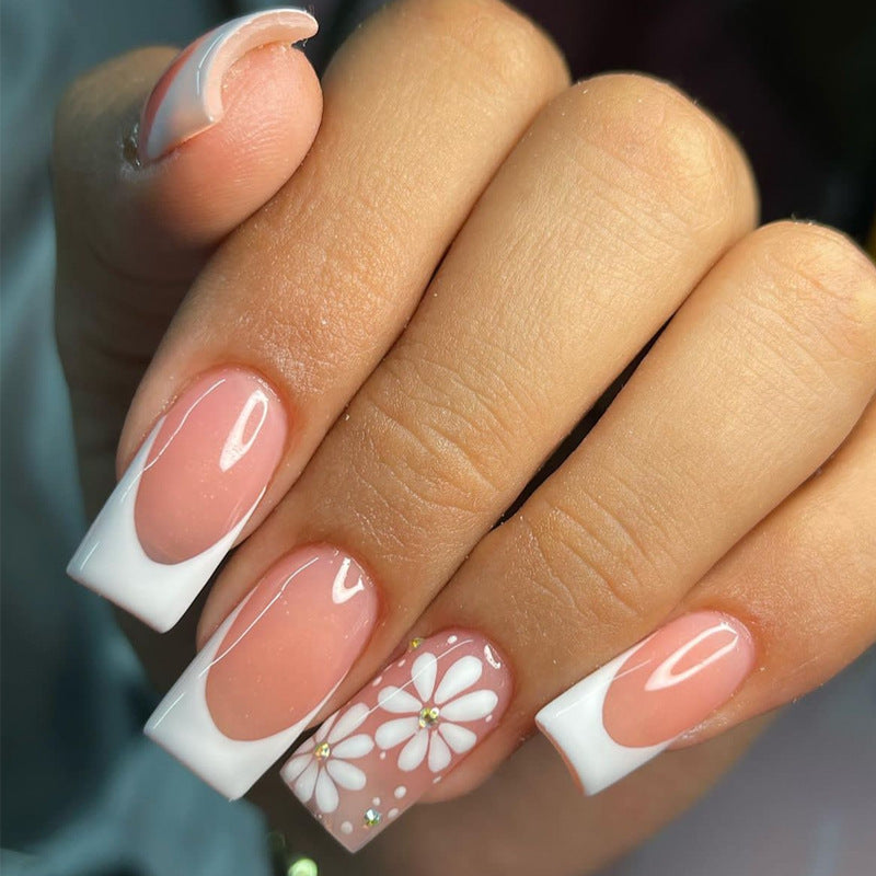Elegante Stiletto Press-On Nagelkunst mit Strass-Akzenten Brehn