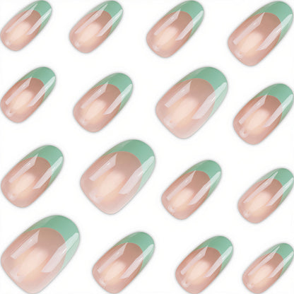 Stylisches Press-On-Nagelset mit French Tip Design Brehn