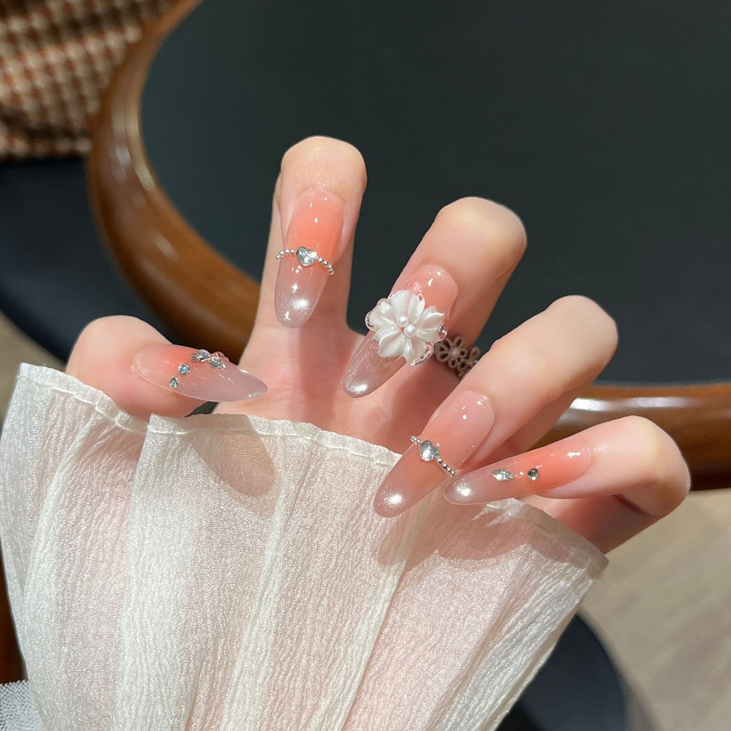 Elegante floral-verzierte Press-On Nagelkunst Brehn
