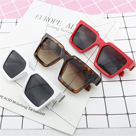 Damen Oversized-Sonnenbrille im modischen Eckdesign Brehn