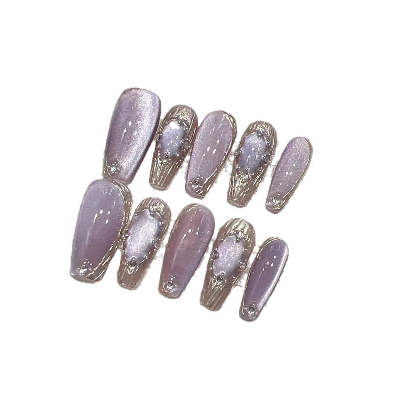 Elegantes Press-On Nail Set mit künstlerischem Metallic-Design Brehn