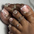Glamouröse Fußnagelkunst mit luxuriösen Strass- und Blütenmotiven Brehn
