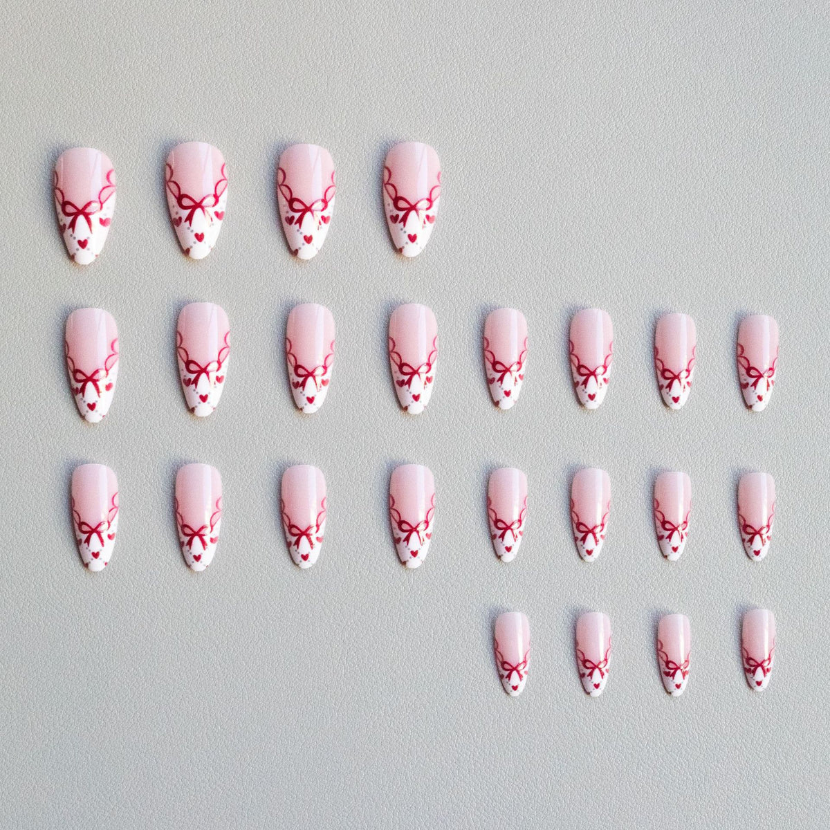 Künstlerisches Herzmotiv Nagelkunst