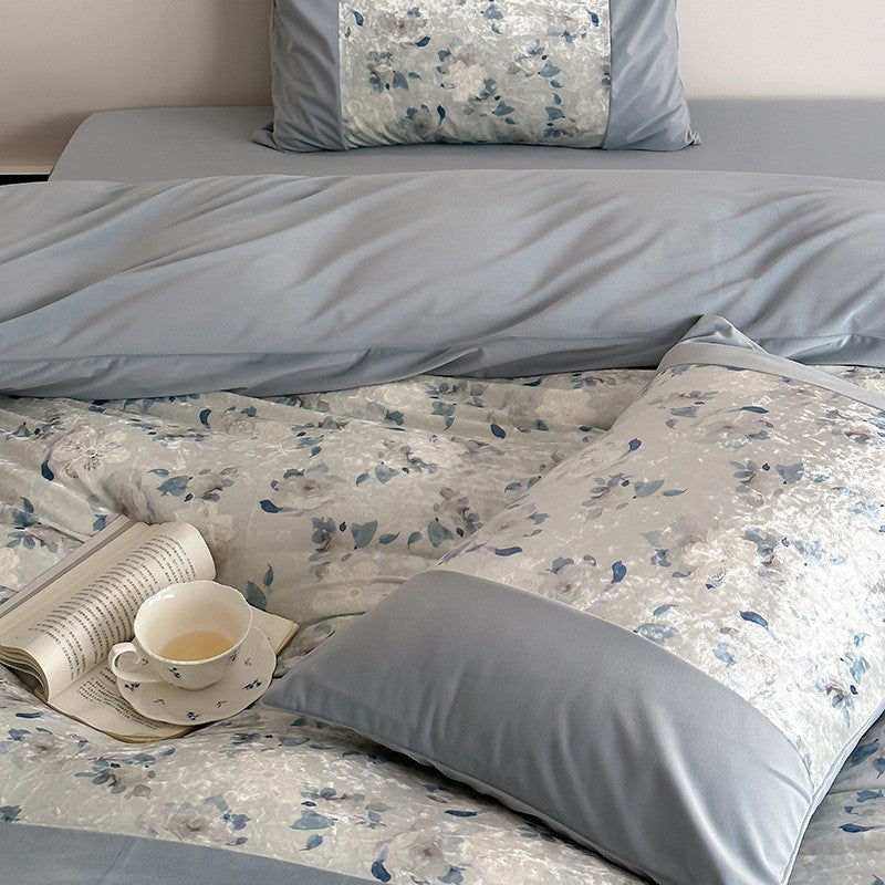 Luxuriöse Bettwäschegarnitur mit seidenmattem Finish und Schmetterlingsjacquard