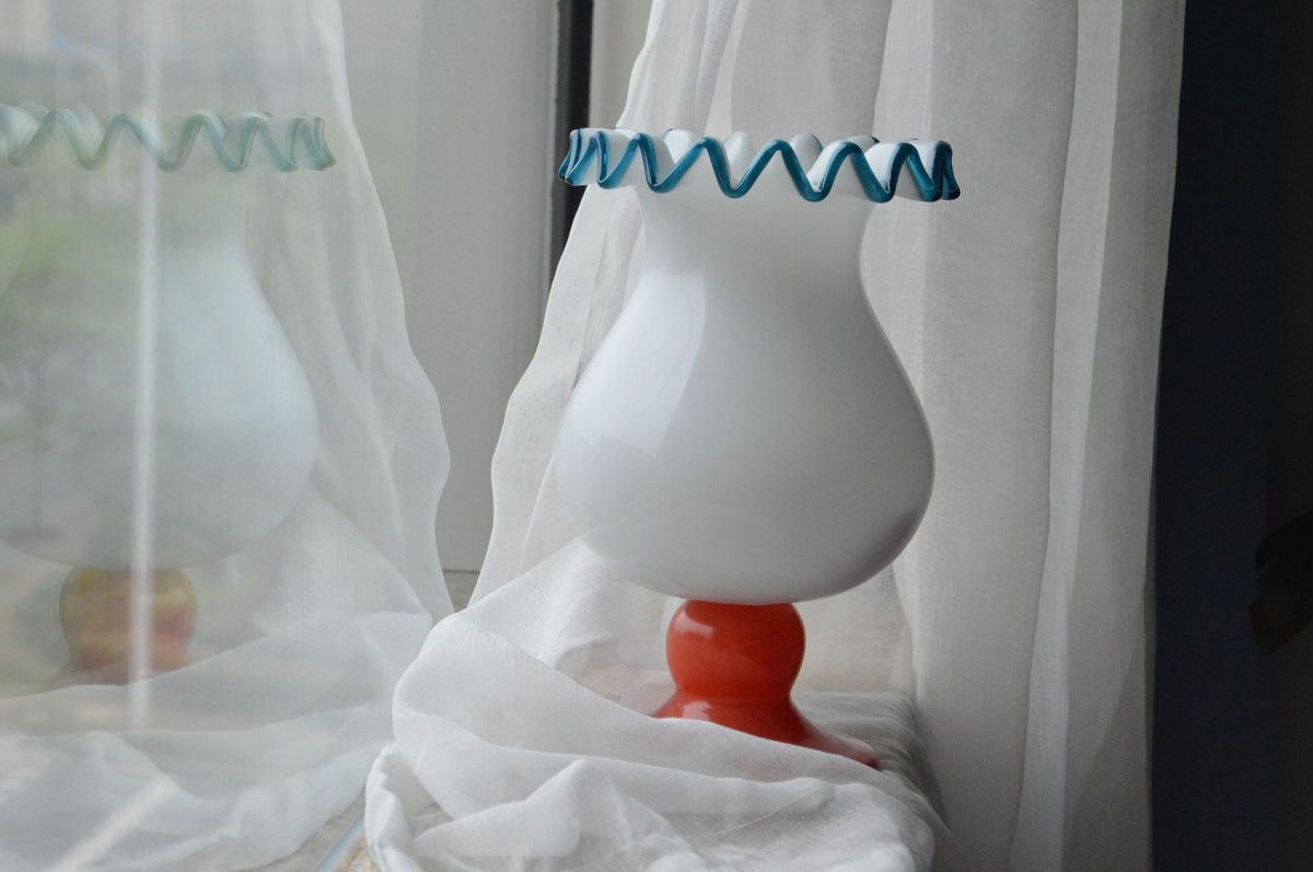 Mouthblown gerippte Podest Kunstglas Trompetenvase Brehn