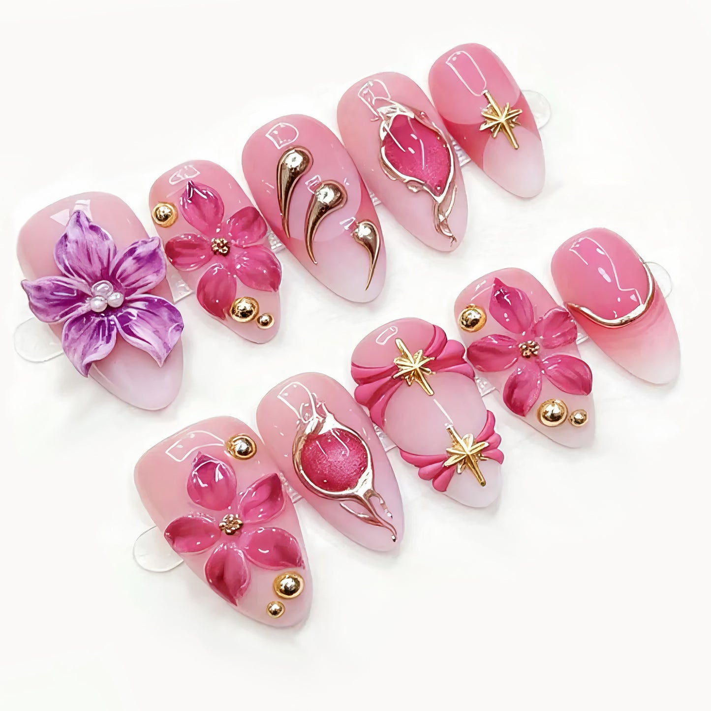 Kunstnägel mit floralen und glamourösen Details Brehn
