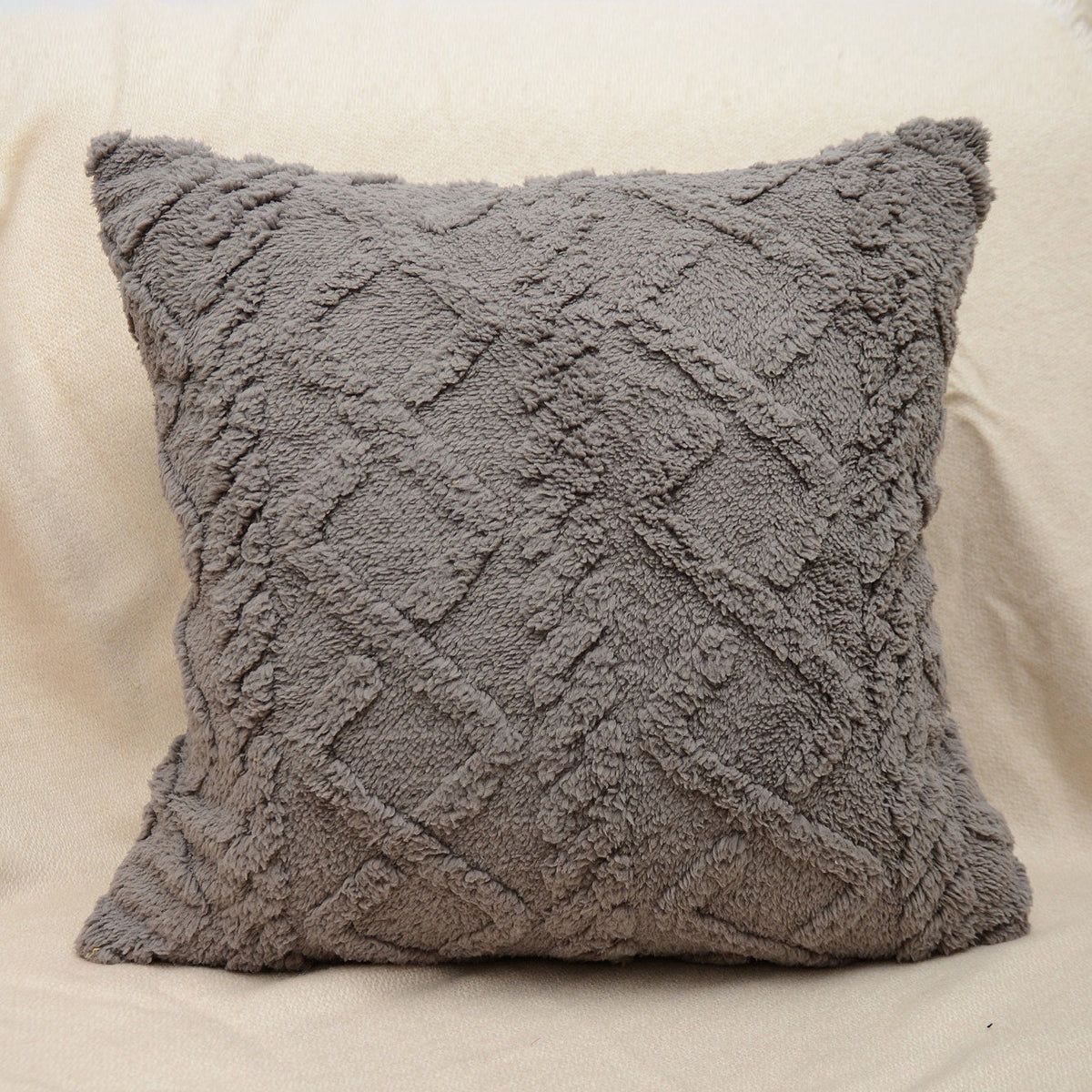 Plüschstrukturierter Sherpa quadratischer Wurfpillowbezug mit geometrischem Tufting