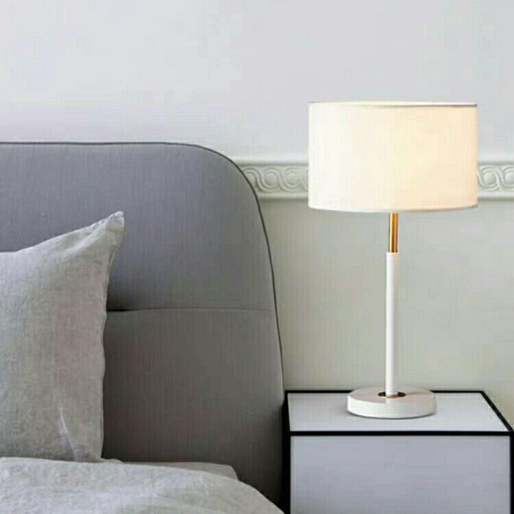 Moderne elegante Tischlampe