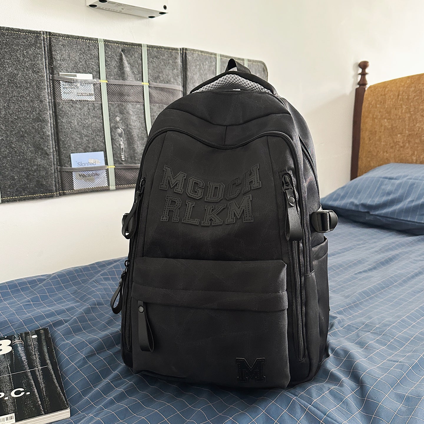 Moderner Strukturierter Schulrucksack