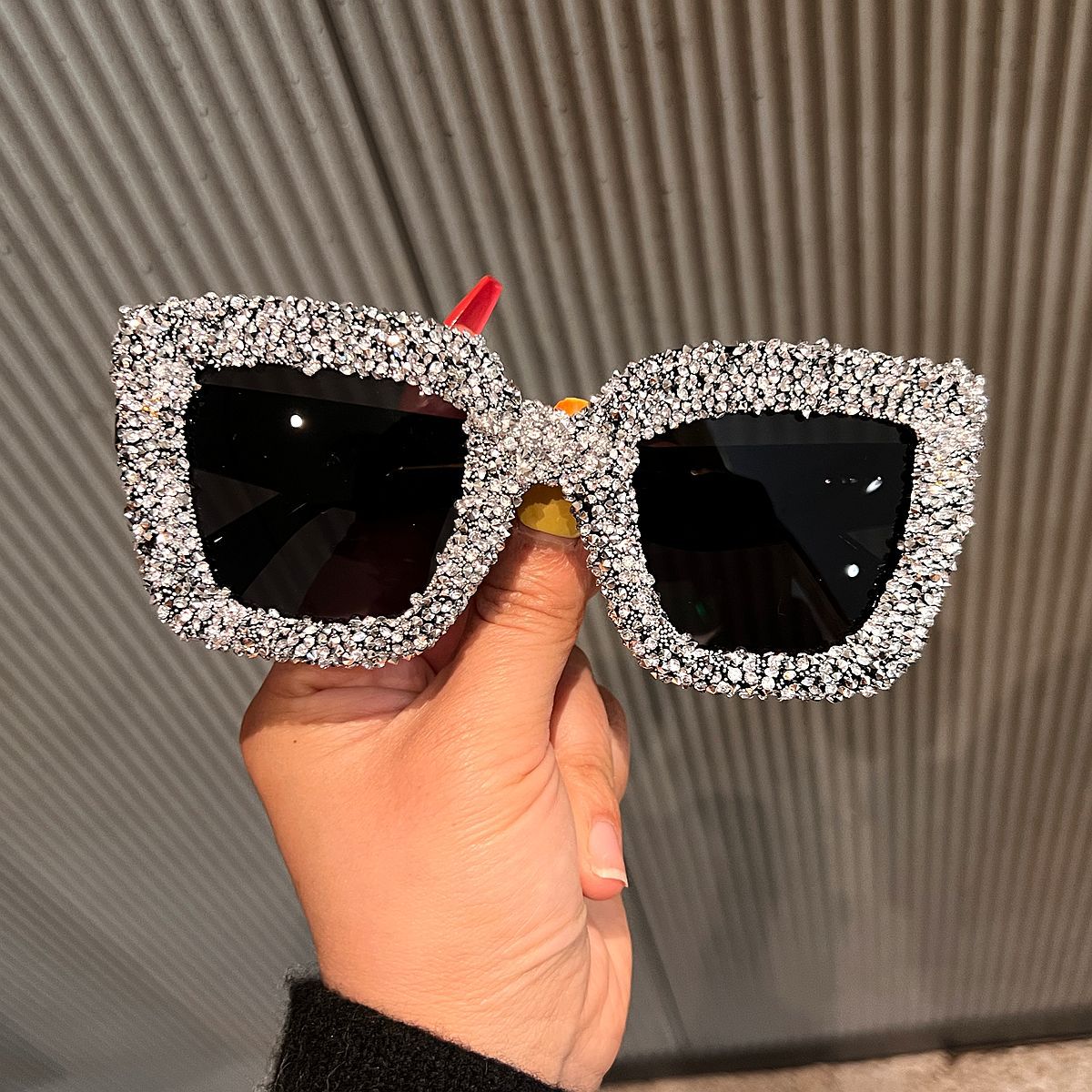 Damen Glamouröse Statement-Sonnenbrille mit funkelndem Strass-Besatz Brehn