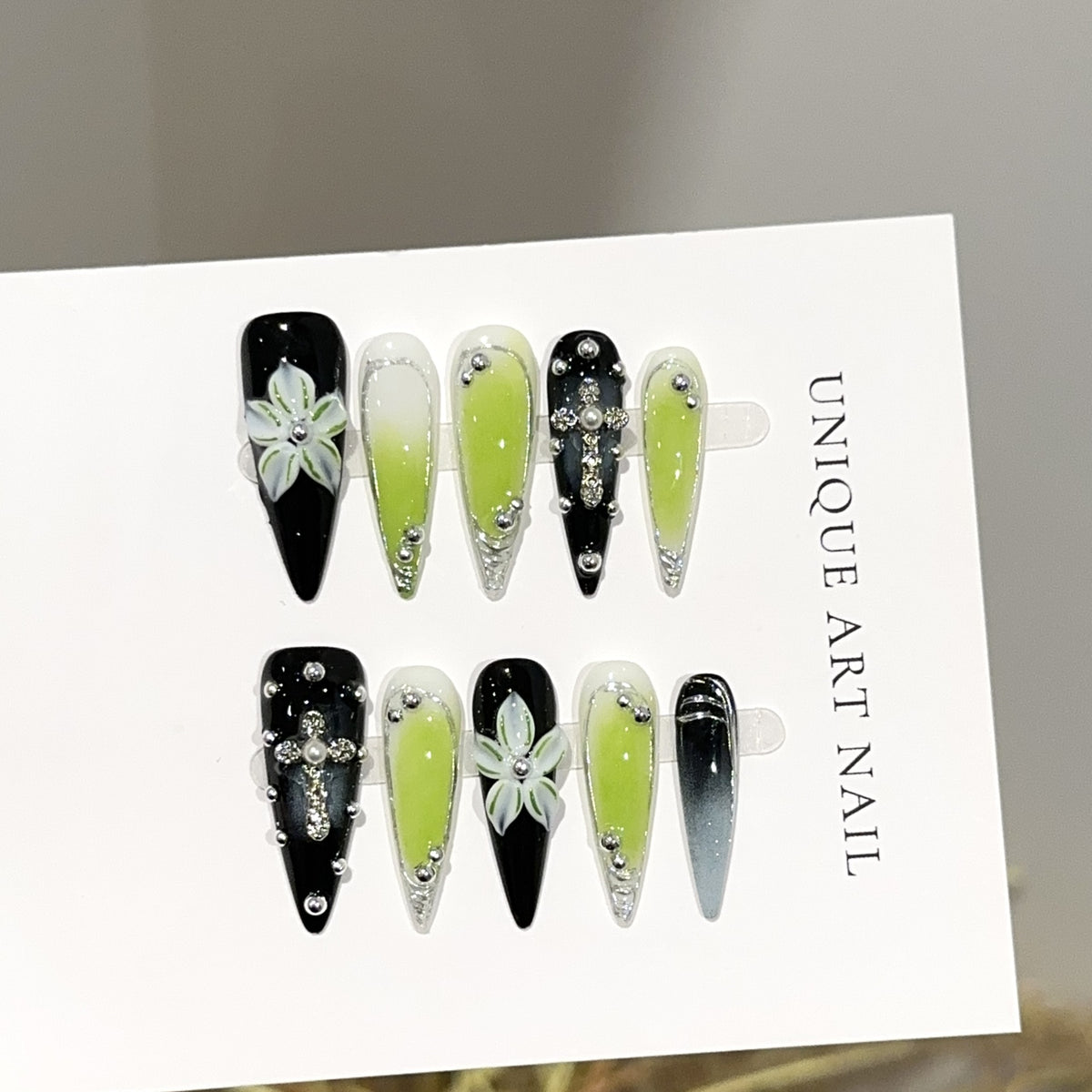 Künstlerisches Floral- und Edelstein-Press-On-Nagelset