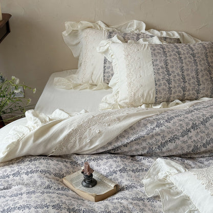 Bettwäschegarnitur aus Leinen‑Musselin mit feinem Ditsy-Blütenmuster, Volant und Spitzenapplikation