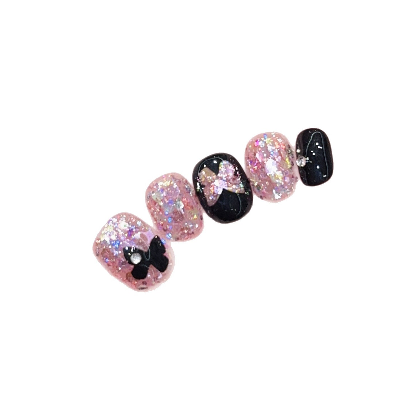 Kunstnägel mit Glitter- und Schleifenakzenten Brehn