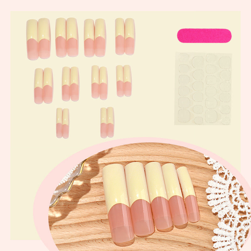 Kunstnagelset mit eleganten französischen Spitzen Brehn
