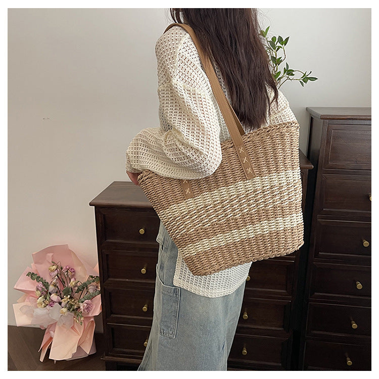 Handtasche Aus Geflochtenem Naturmaterial mit Lederakzenten Brehn