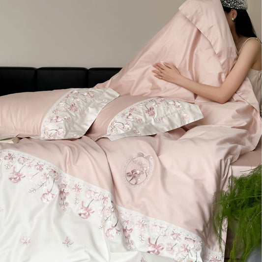 Luxuriöses Satin-Bettwäsche-Set mit floraler Stickkante