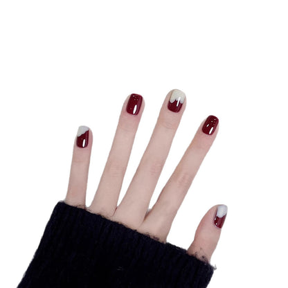Künstlerisches Press-On-Nagelset mit einzigartigen Designelementen