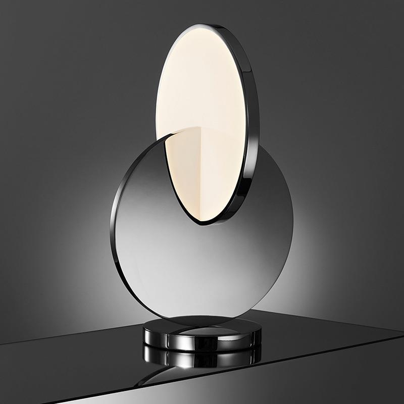Künstlerische Tischlampe mit geometrischem Design