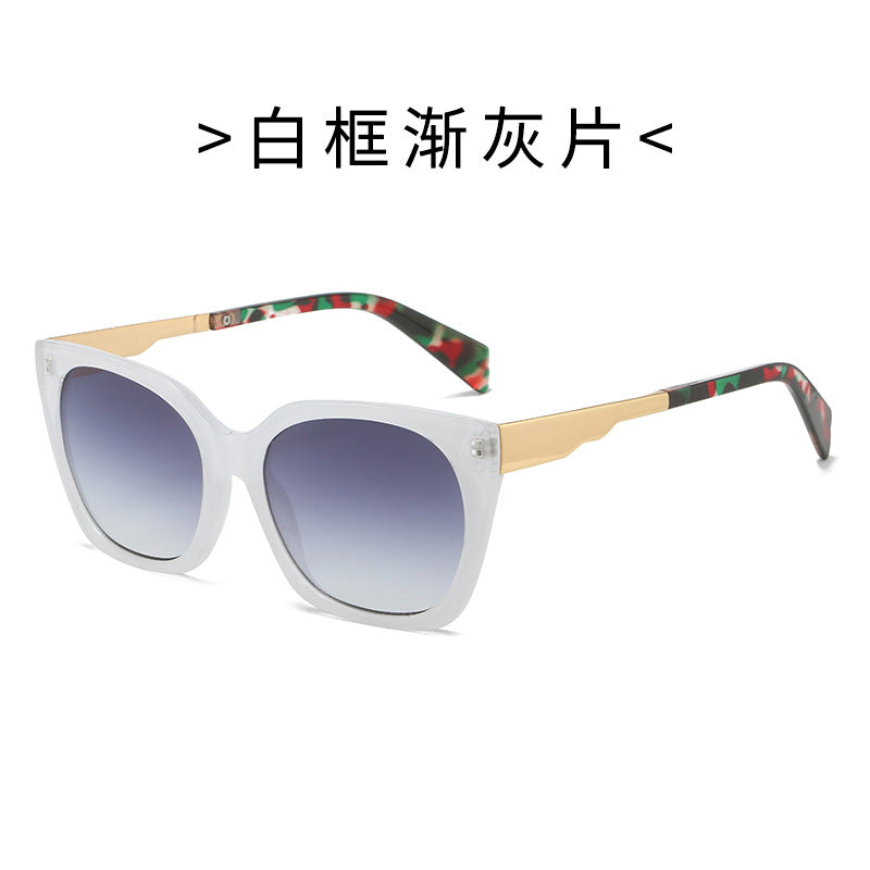 Damen Oversized-Sonnenbrille mit elegantem transparentem Rahmen und goldenen Akzenten Brehn