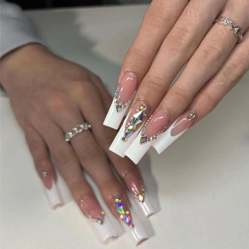 Kunstnagelset mit eleganten Strassverzierungen Brehn