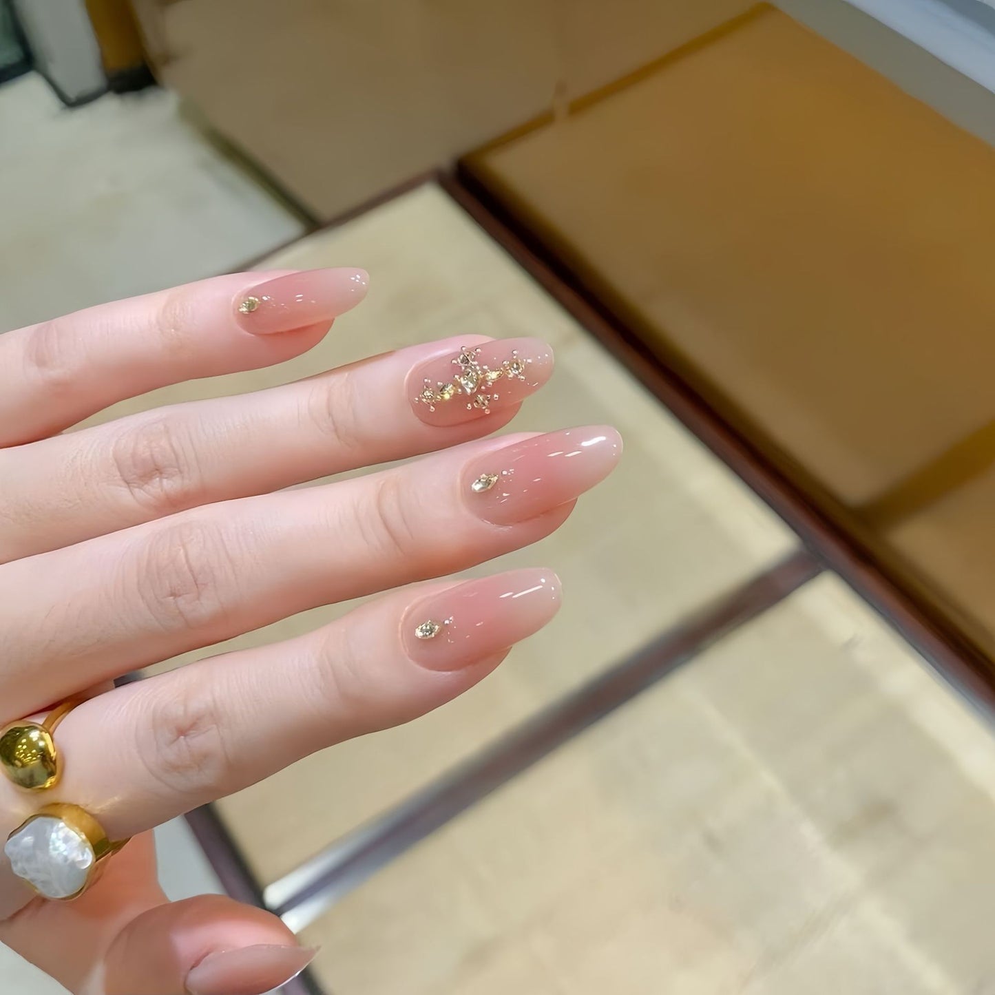 Kunstnägel mit Glamourösem Glitzer-Muster Brehn