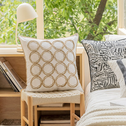 Design Dekokissen mit modernen Linien